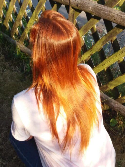 henna orange na włosach